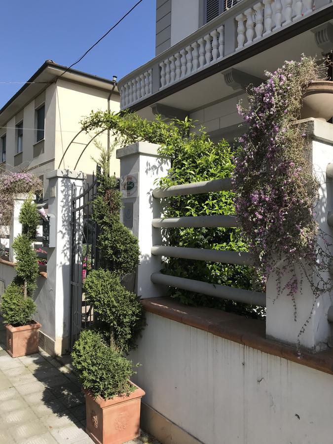 Hotel Lisa Viareggio Bagian luar foto